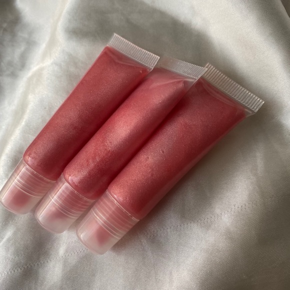 Pink lipgloss💗 - Picture 3 of 3